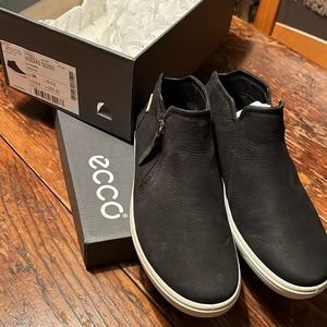 Ecco soft low leather boot